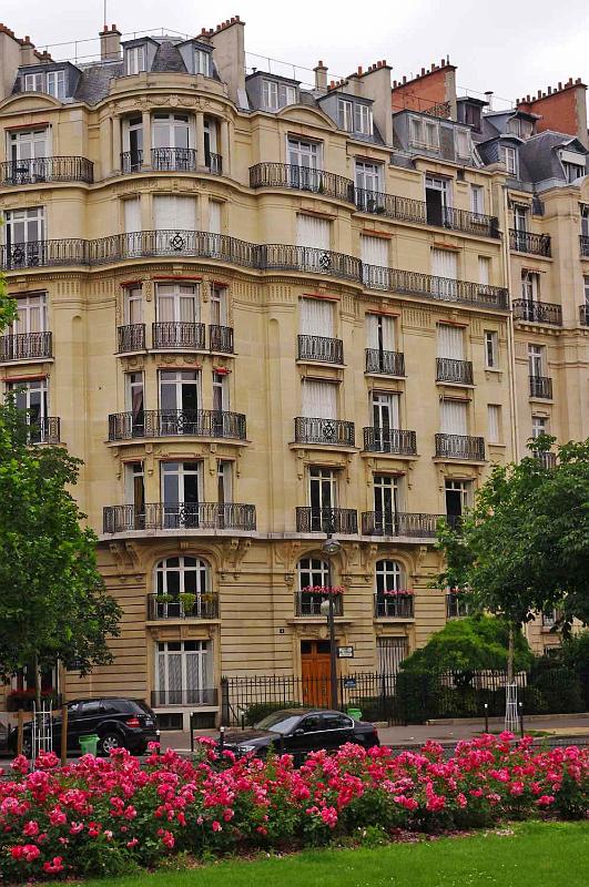 Paris_Champs_de_Mars_1.JPG