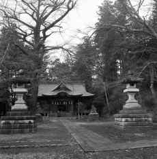 1952-53_Japan_Kunitachi_Temples_242.jpg (1786151 bytes)