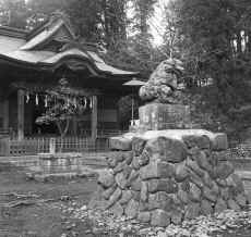 1952-53_Japan_Kunitachi_Temples_244.jpg (1890818 bytes)