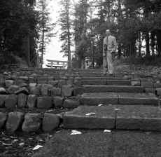1952-53_Japan_Kunitachi_Temples_248.jpg (1376657 bytes)