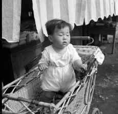 1952-53_Japan_People_222.jpg (1436758 bytes)