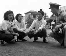 1952-53_Japan_People_232.jpg (1010966 bytes)