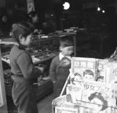 1952-53_Japan_People_238.jpg (915720 bytes)