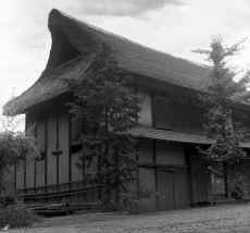 1952-53_Japan_Tachikawa_City_317.jpg (1157978 bytes)