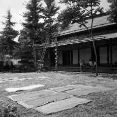 1952-53_Japan_Tachikawa_City_319.jpg (2120348 bytes)