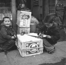 1952-53_Japan_Tachikawaa_City_301.jpg (1000344 bytes)