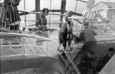 1953_Japan_Canon_Factory_009.jpg (447566 bytes)