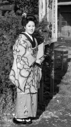 1953_Japan_People_138.jpg (395611 bytes)