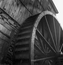 1950-51_Old_Sturbridge_Village_Massachusetts_702.jpg (15301354 bytes)