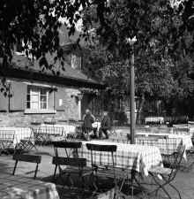 1951_Rhein-Main_Air_Force_Base_675.jpg (13242241 bytes)