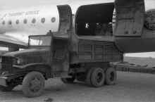 1951_Thule_Greenland_Truck_Damages_Airplane_006.jpg (6042674 bytes)