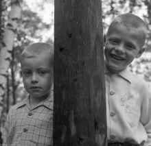 1952-circa_Herman_Kids_573.jpg (13806395 bytes)