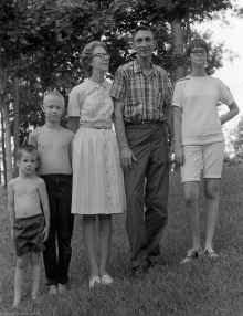 1967_McKenney_Family_Marietta_GA_390.jpg (3126841 bytes)