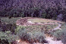 1983-08_JL_Blilie_Family_010_Bandelier_NM.jpg (2852015 bytes)