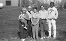 1992-11_Family_w_Bob_Carrigan_714.jpg (2896821 bytes)