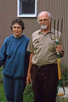 1994-09 Mom and Pater Isanti.jpg (3150477 bytes)