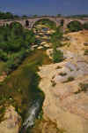 Pont_Julien_01.JPG (196994 bytes)