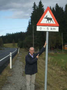 Martin in Norway Elk Sign.jpg (4456235 bytes)