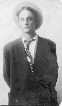George_Hughes_circa_1914_A.jpg (70133 bytes)