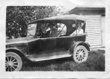 Hans_C_and_Maurice_Blilie_1910s_A.jpg (160854 bytes)