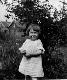 Lorraine_Blilie_circa_1921_A.jpg (162996 bytes)