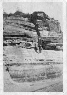 Louis_Blilie_at_Indian_Mounds_circa_1917_A.jpg (159662 bytes)