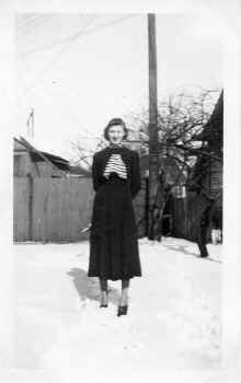 Anita_Kotts_circa_1933_154.jpg (66437 bytes)