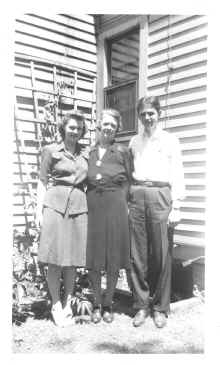 Antonette_Julie_and_James_L_Blilie_circa_1940_225.jpg (104853 bytes)