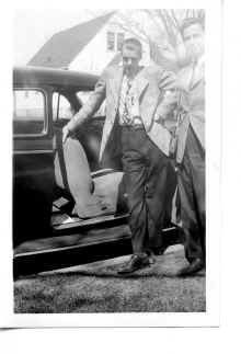 Don_Johnson_James_L_Blilie_circa_1940_120.jpg (96060 bytes)