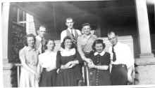 Family_Group_714_N_Hamline_Ave_circa_1940_078.jpg (656247 bytes)