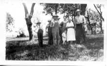 Gundersen_Family_Group_circa_1927_167.jpg (616423 bytes)