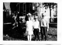 Harrington_Family_Group_Marjorie_Kotts_circa_1920_197.jpg (451837 bytes)