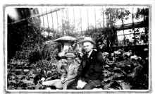 James_L_and_Louis_Blilie_Como_Park_1931_215.jpg (193214 bytes)