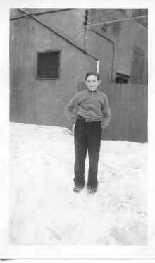 James_Louis_Blilie_714_N_Hamline_circa_1932_088.jpg (66824 bytes)