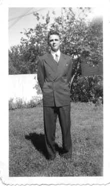 James_Louis_Blilie_714_N_Hamline_circa_1940_086.jpg (141571 bytes)