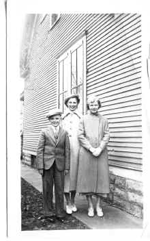 James_Louis_Lorraine_Toni_Blilie_circa_1931_049A.jpg (151017 bytes)