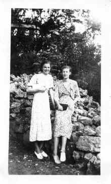 Lorraine_Blilie_Anita_Kotts_circa_1937_223.jpg (130234 bytes)