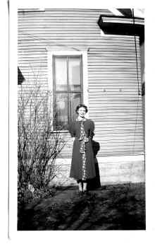 Lorraine_Blilie_Circa_1940_072.jpg (155237 bytes)
