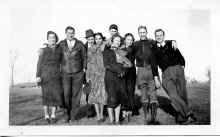 Lorraine_Blilie_and_friends_circa_1937_222.jpg (588967 bytes)