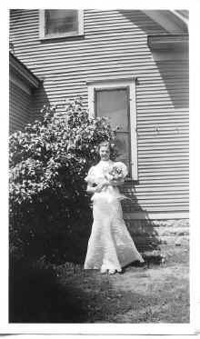 Lorraine_Jeannette_Blilie_714_N_Hamline_circa_1940_085.jpg (147123 bytes)