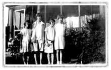 Lorraine_Marjorie_Toni_Anita_Jul-1929_022A.jpg (627593 bytes)