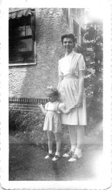 Lorraine_Polanek_Susan_circa_1941_114.jpg (119444 bytes)