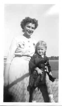 Lorraine_Susan_Polanek_circa_1941_099.jpg (61410 bytes)
