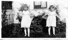 Marjorie_Kotts_Toni_Blilie_circa_1920_138.jpg (567947 bytes)