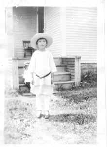 Marjorie_Kotts_circa_1921_176.jpg (84673 bytes)
