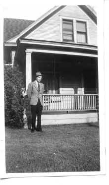 Milford_Harrington_circa_1941_101.jpg (121254 bytes)