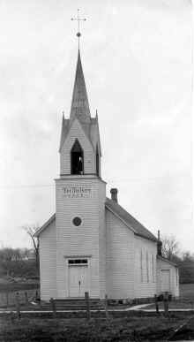 Old_Woodville_Lutheran_Church_circa_1920_148.jpg (96871 bytes)