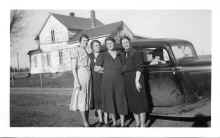 Olga_Josie_Selma_Julie_circa_1937_156.jpg (496670 bytes)