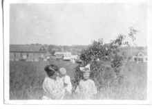 Olga_Marjorie_Anita_Kotts_circa_1919_174.jpg (88655 bytes)