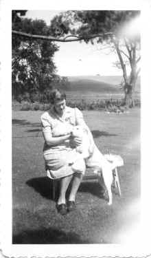 Olga_Richards_and Zero_at_Farm_circa_1942_165.jpg (102796 bytes)